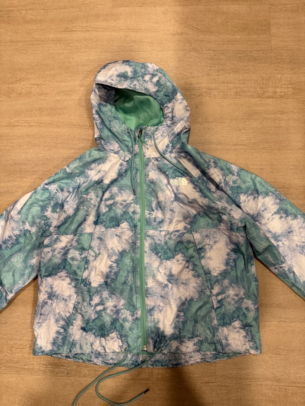 Women’s The North Face Blue-Green Tie-Dye Hooded Windbreaker- Size Large. NWOT